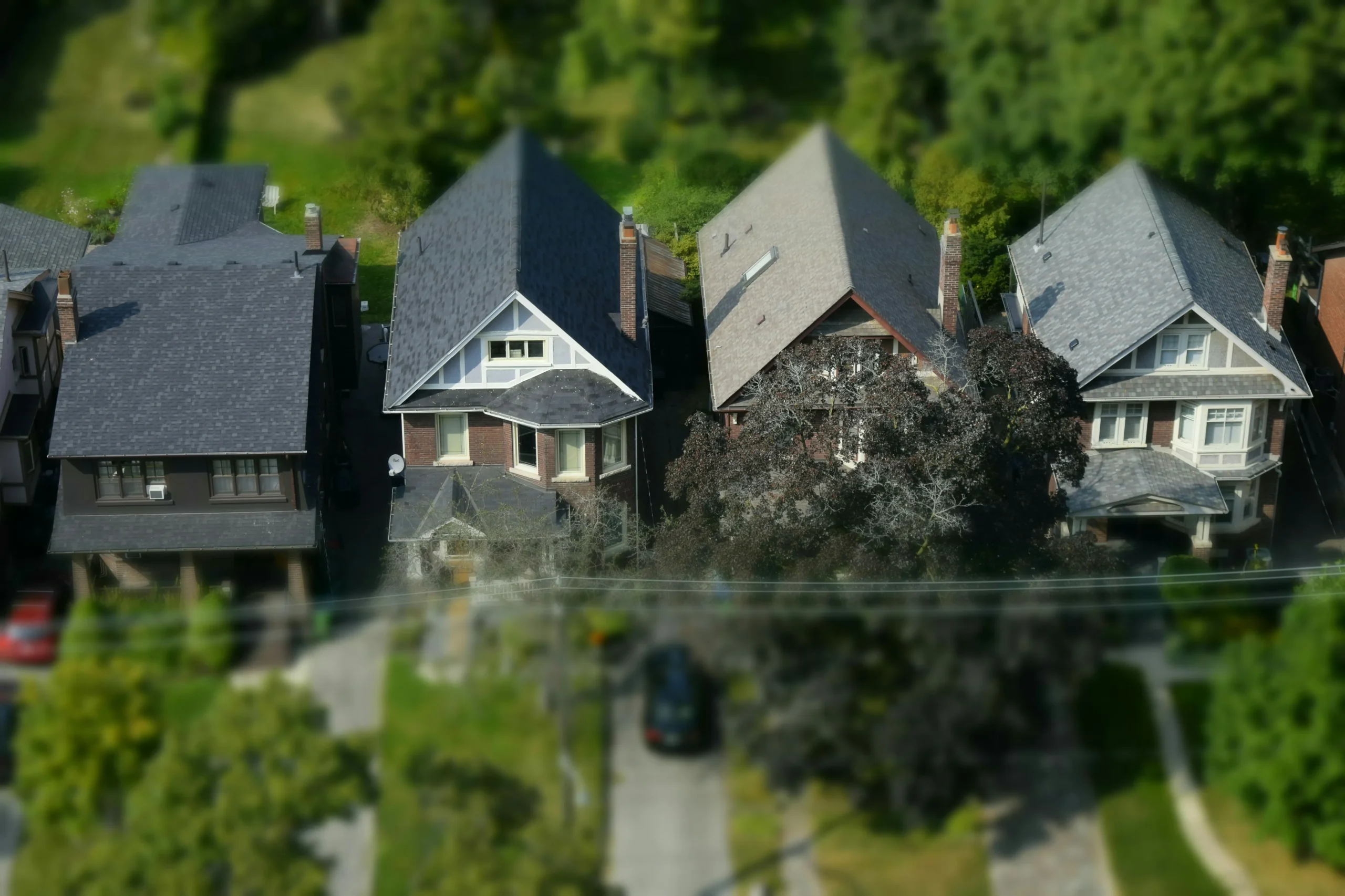 屋根リフォームは何年ごと？耐用年数と最適なメンテナンス時期